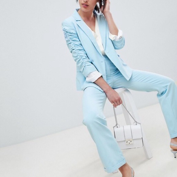 Blogger favorite ASOS ruched sleeve blazer - Picture 4 of 12